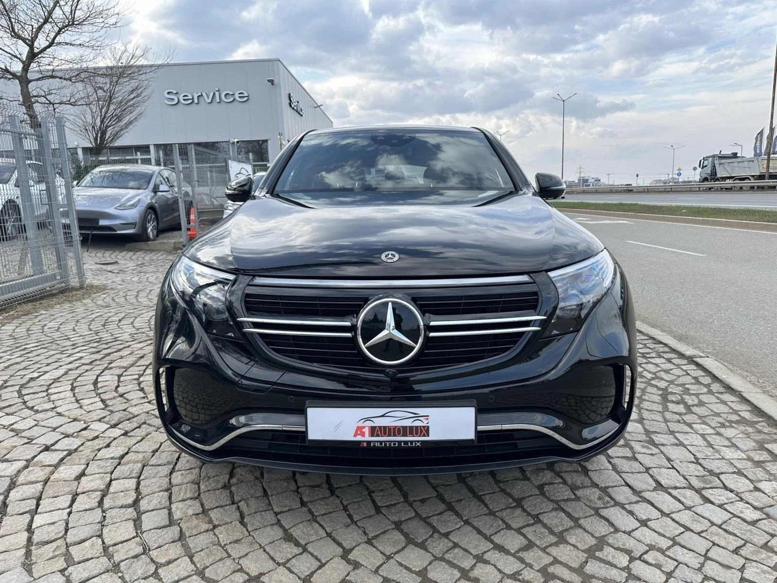 Mercedes-Benz EQC EQC400/4MATIC AMG Distronik,BURMESTER,8000.Км!!! - изображение 2