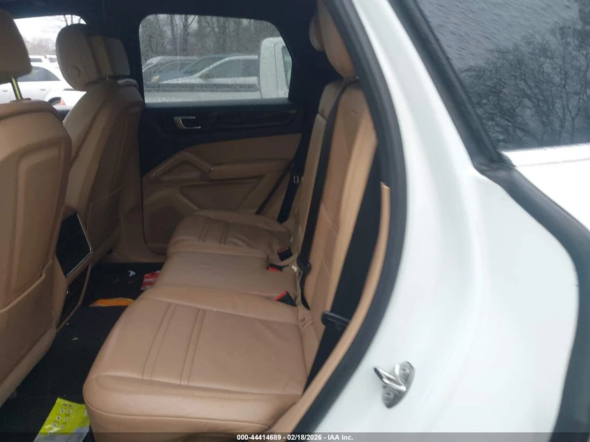 Porsche Cayenne 3.0l, снимка 8 - Автомобили и джипове - 53896630