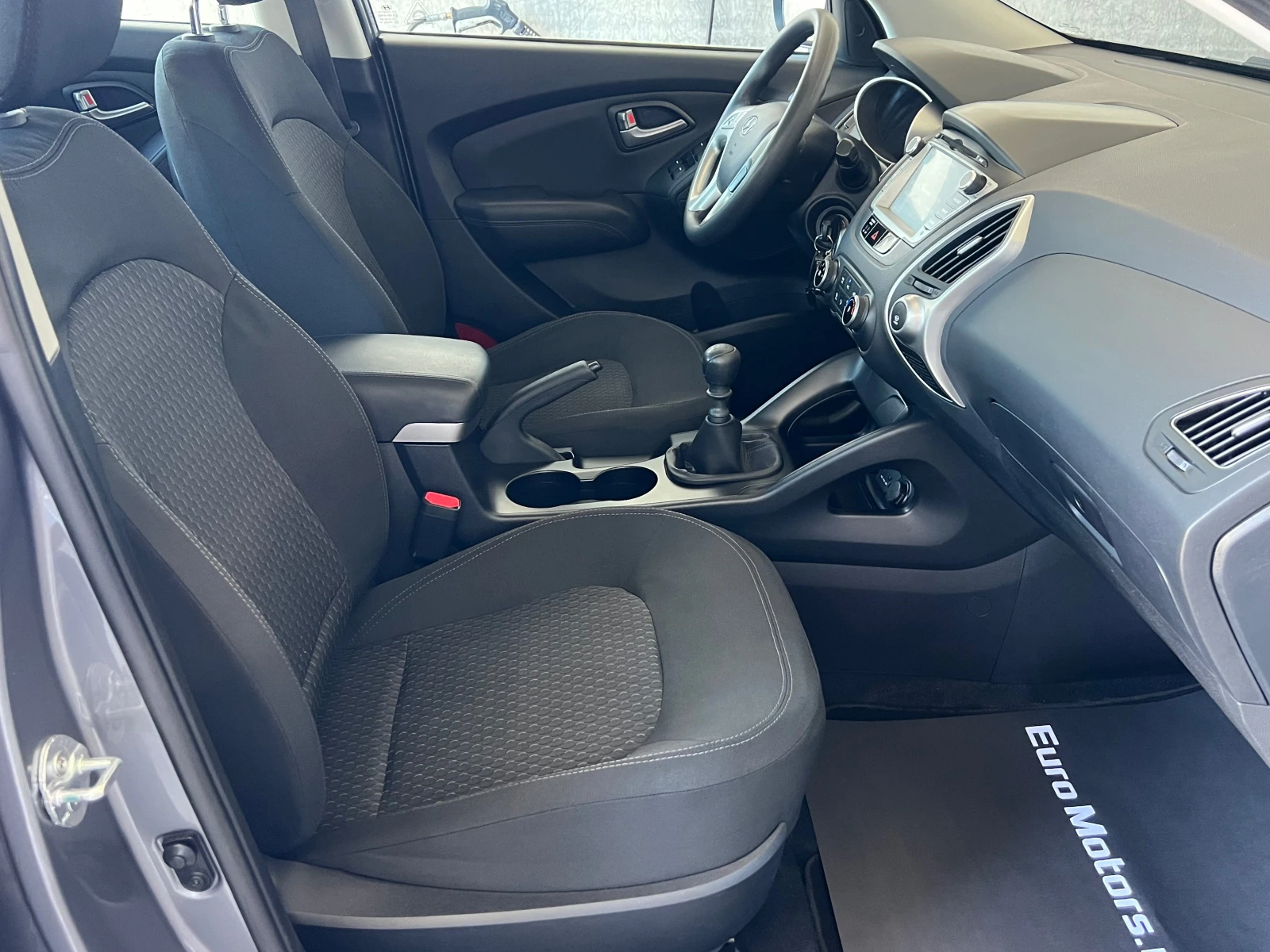 Hyundai IX35 1.6i, 119000км! СЕРВИЗНА ИСТОРИЯ!, снимка 11 - Автомобили и джипове - 54854720