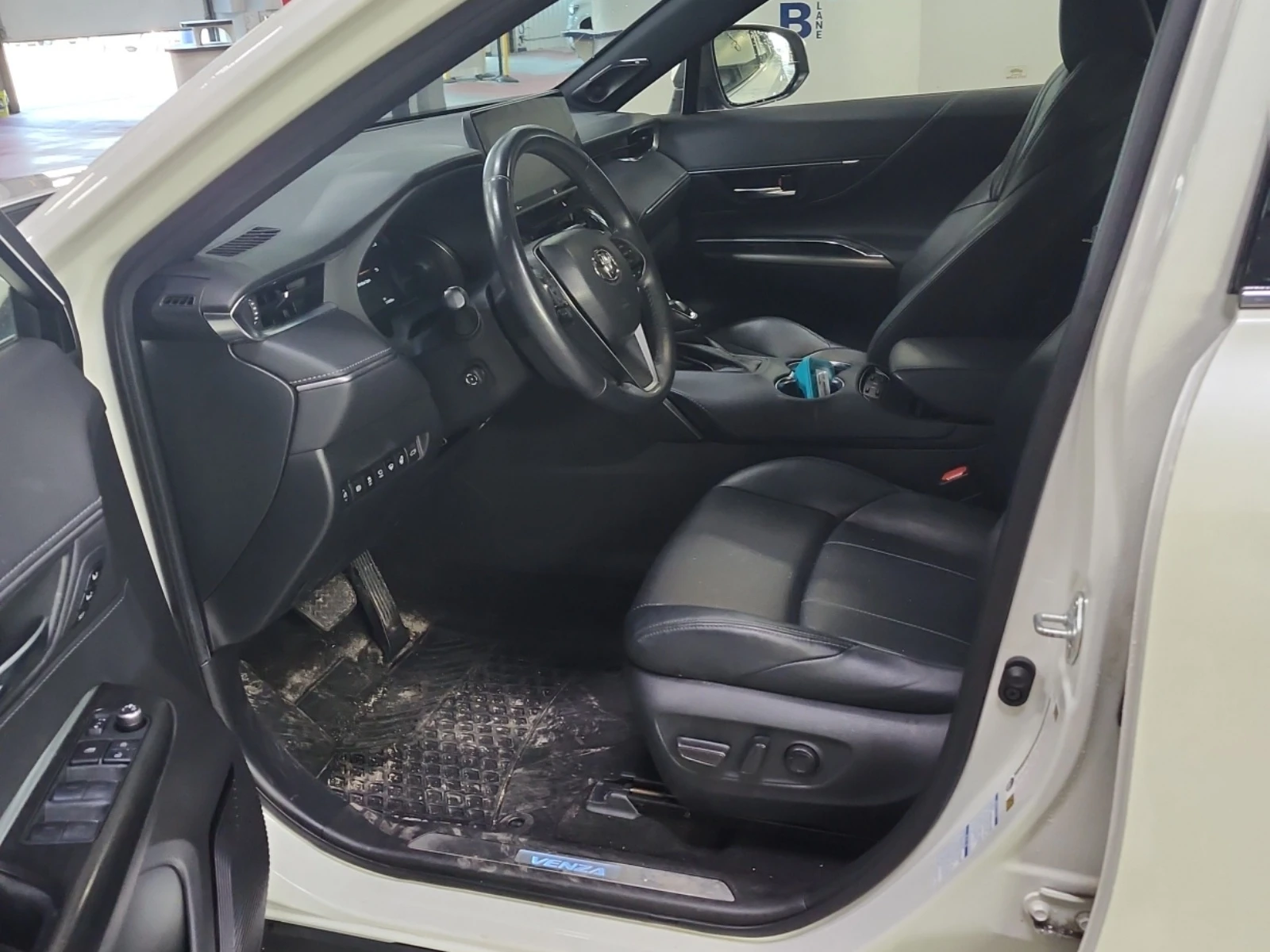 Toyota Venza LIMITED * HEAD UP * ВЕНТИЛАЦИЯ * BLIND SPOT * 360 , снимка 6 - Автомобили и джипове - 55305283