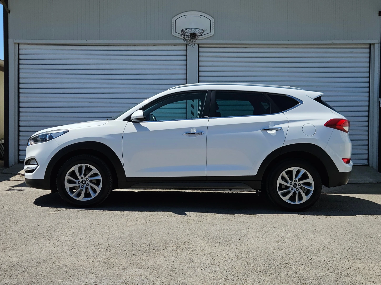 Hyundai Tucson 2.0CRDI/4X4/КАМЕРА/ПОДГРЕВ/LED/NAVI/БЛУТУТ/EURO6B, снимка 6 - Автомобили и джипове - 55462847