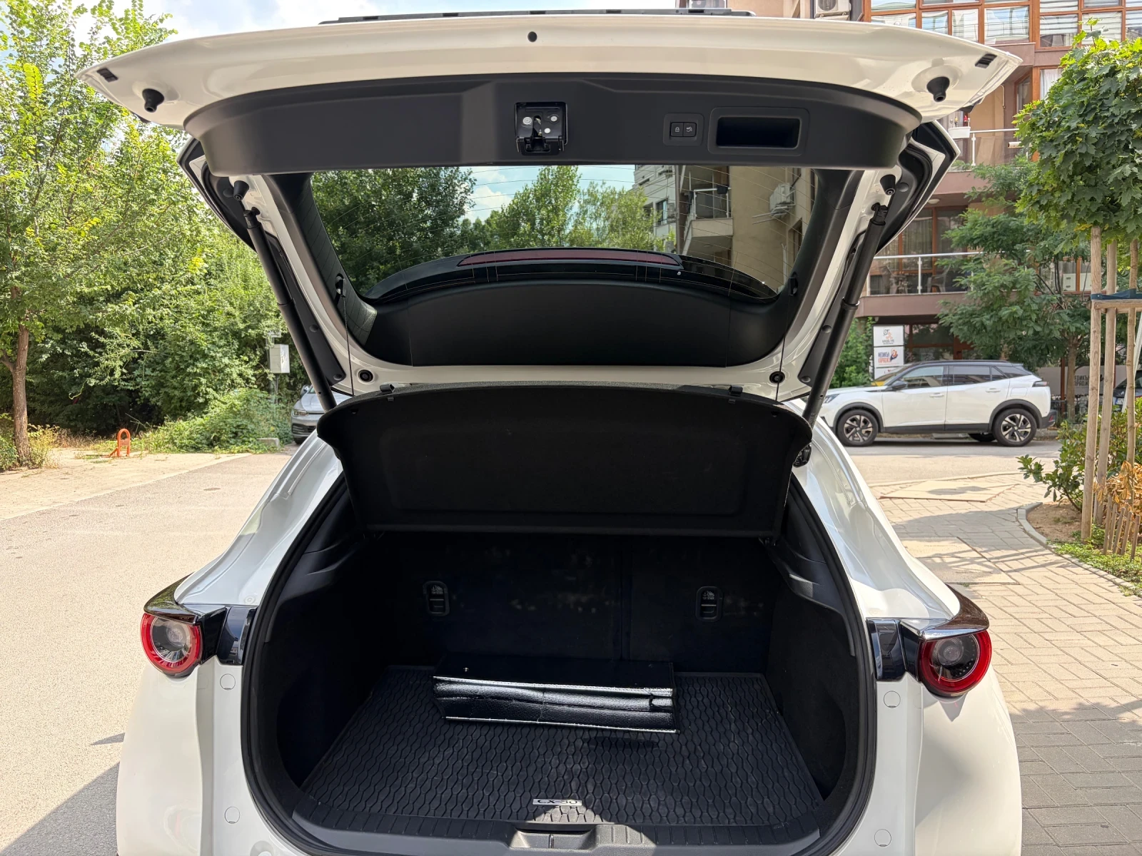 Mazda CX-30 2.0 eSkyactiv X 186кс Exclusive line-гаранция 2030, снимка 8 - Автомобили и джипове - 55761997