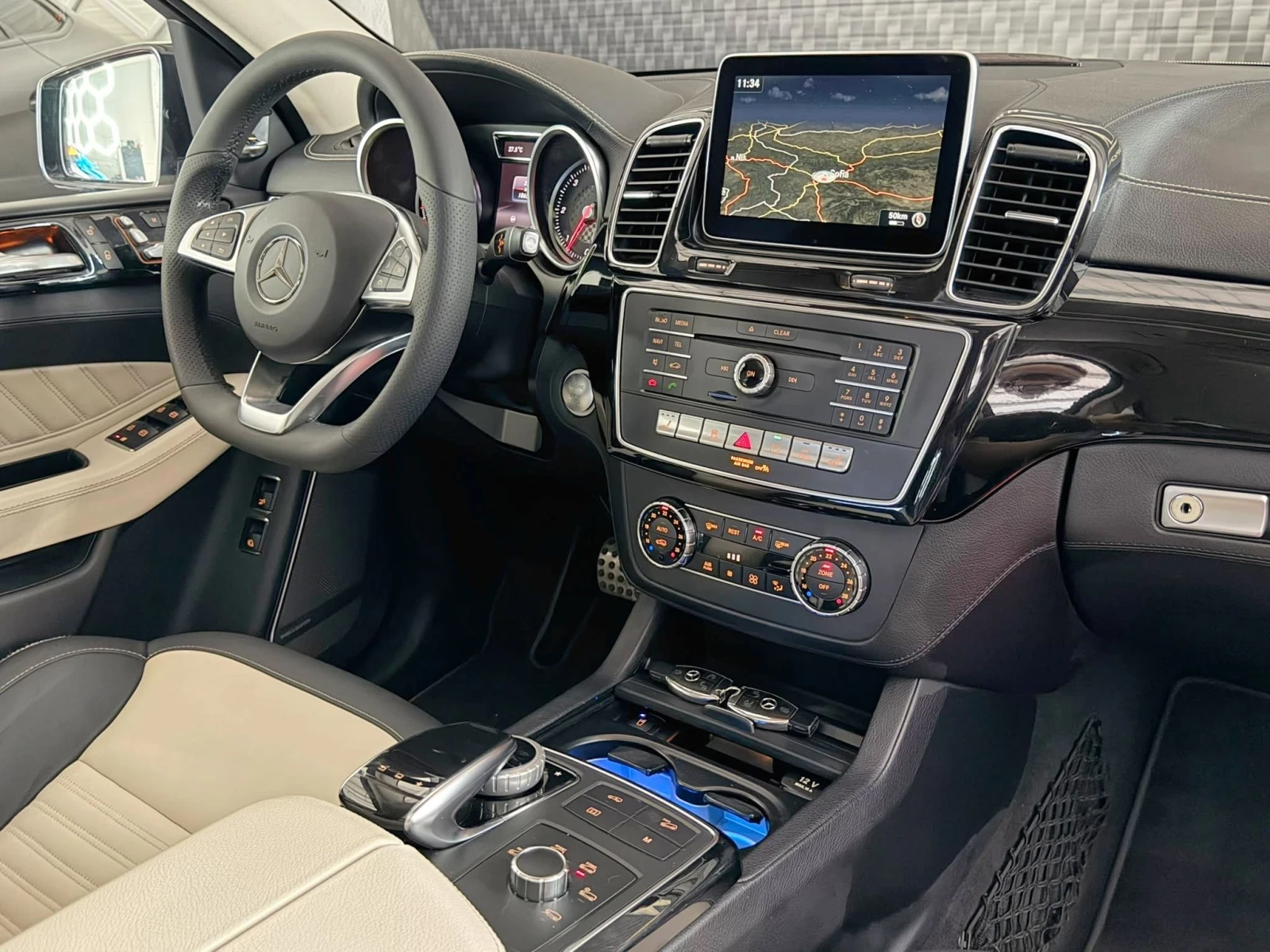 Mercedes-Benz GLE 350 Mercedes-Benz GLE 350d 4MATIC AMG Line / DESIGNO /, снимка 11 - Автомобили и джипове - 56117083