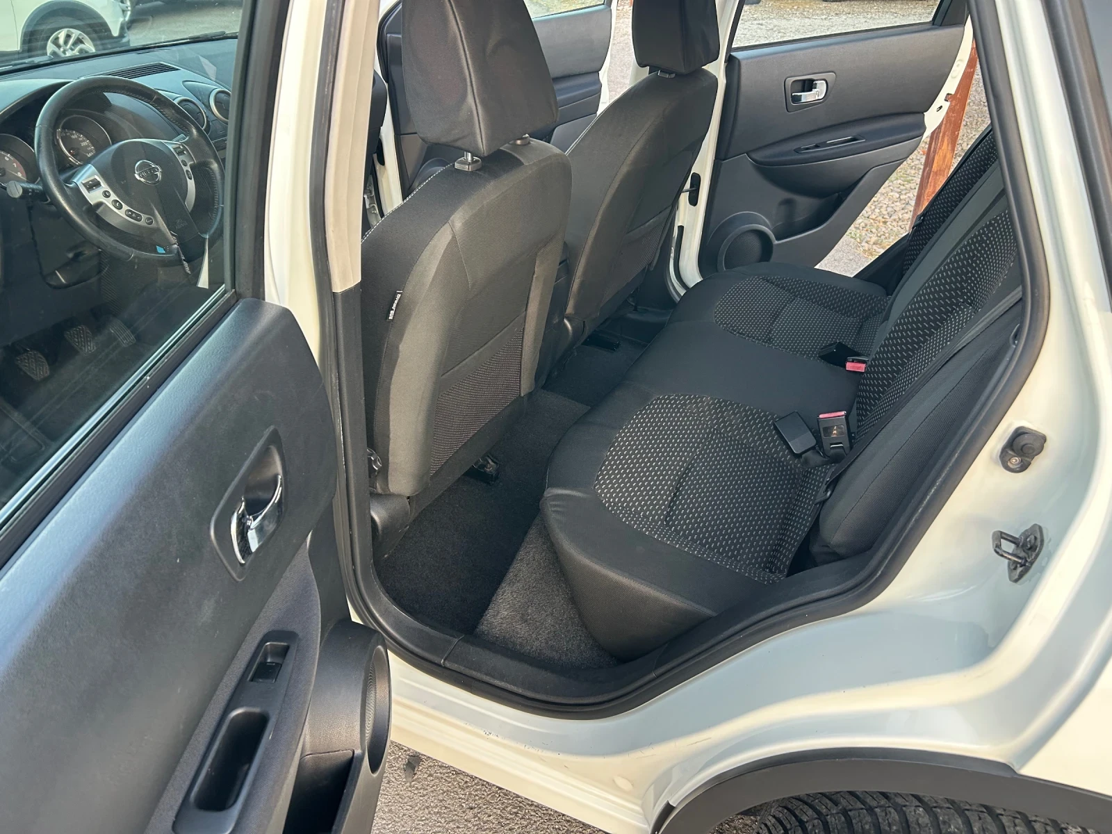 Nissan Qashqai 1.6i 115 к.с., снимка 15 - Автомобили и джипове - 56150241
