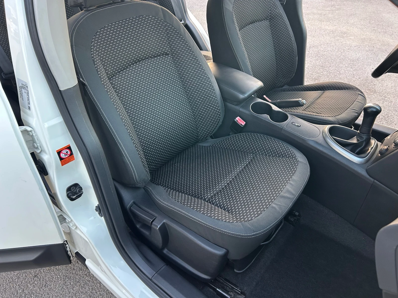 Nissan Qashqai 1.6i 115 к.с., снимка 14 - Автомобили и джипове - 56150241