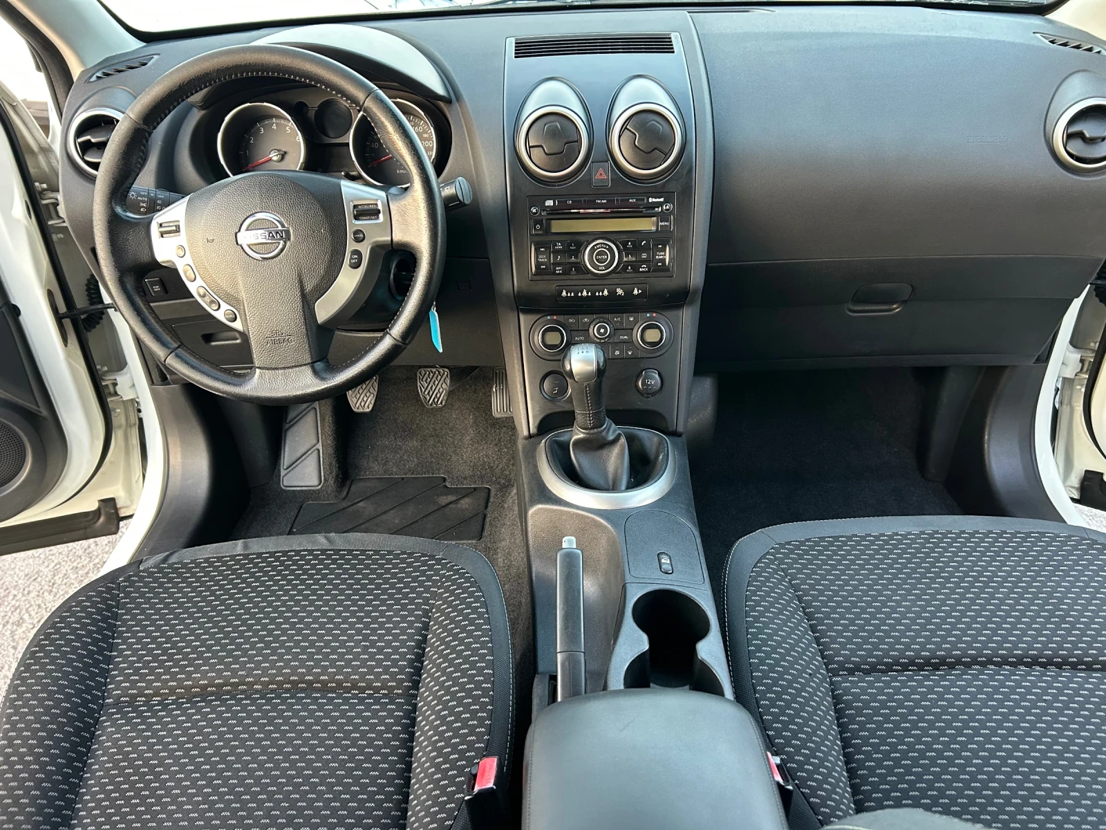 Nissan Qashqai 1.6i 115 к.с., снимка 8 - Автомобили и джипове - 56150241