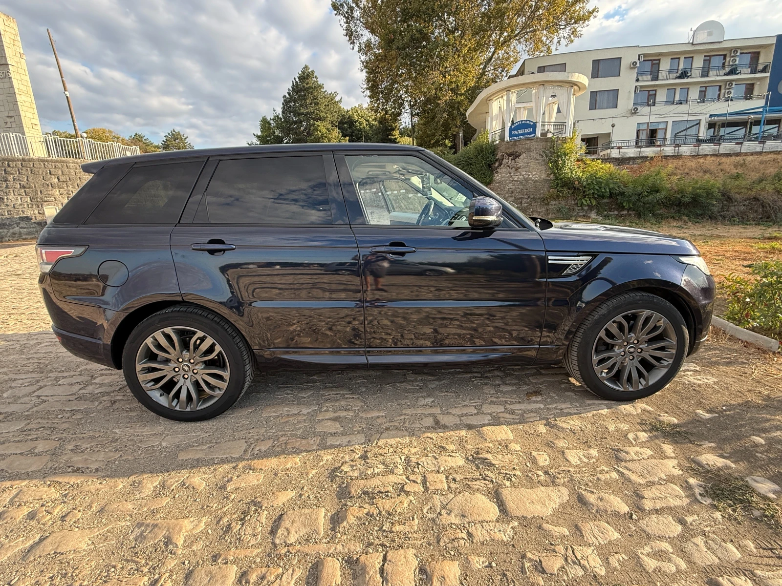 Land Rover Range Rover Sport, снимка 2 - Автомобили и джипове - 56451845