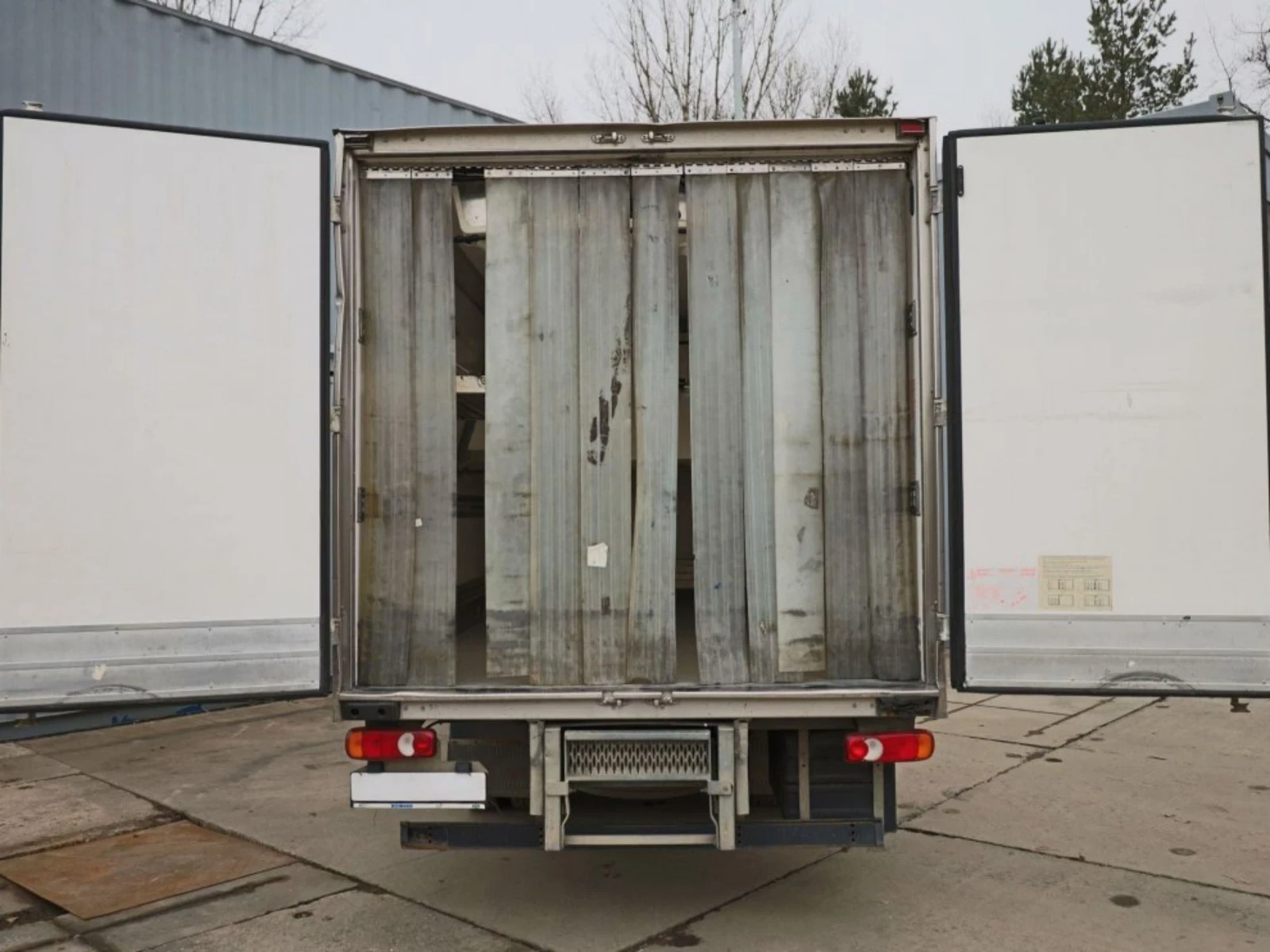 Хладилна каросерия минусова