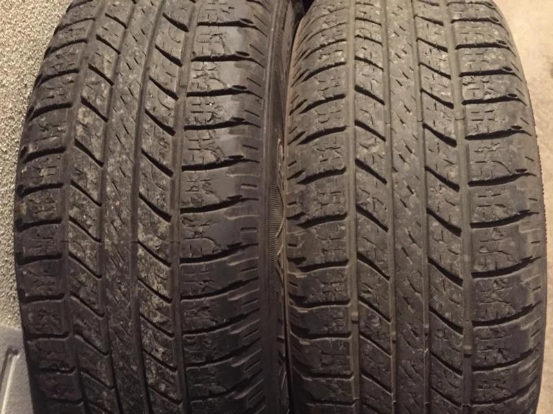 Гуми Всесезонни 235/65R17, снимка 1 - Гуми и джанти - 36649429