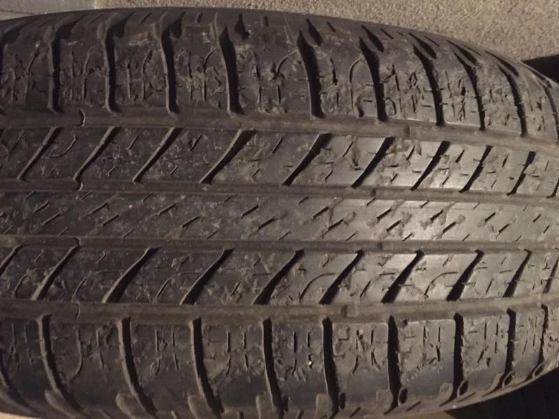 Гуми Всесезонни 235/65R17, снимка 2 - Гуми и джанти - 36649429