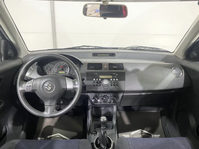 Suzuki Swift 1.3i, снимка 8 - Автомобили и джипове - 48969539