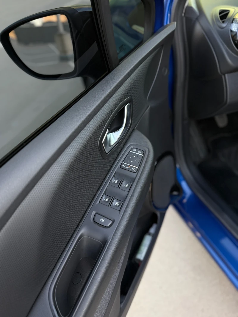 Renault Clio MOSCHINO, снимка 10 - Автомобили и джипове - 51815129