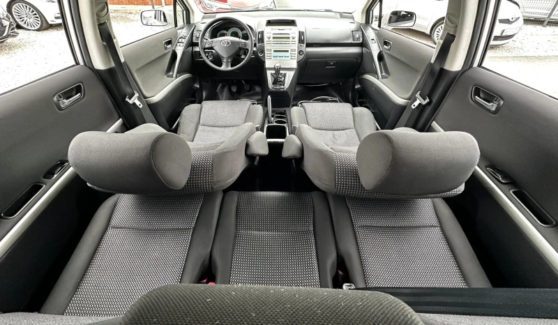 Toyota Verso 2.2D 182000KM, снимка 9 - Автомобили и джипове - 52551128