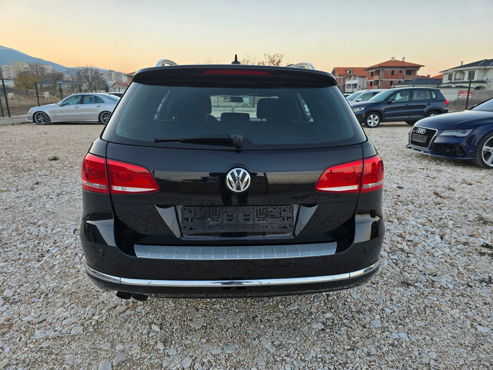 VW Passat 2.0TDI R-LINE - изображение 3