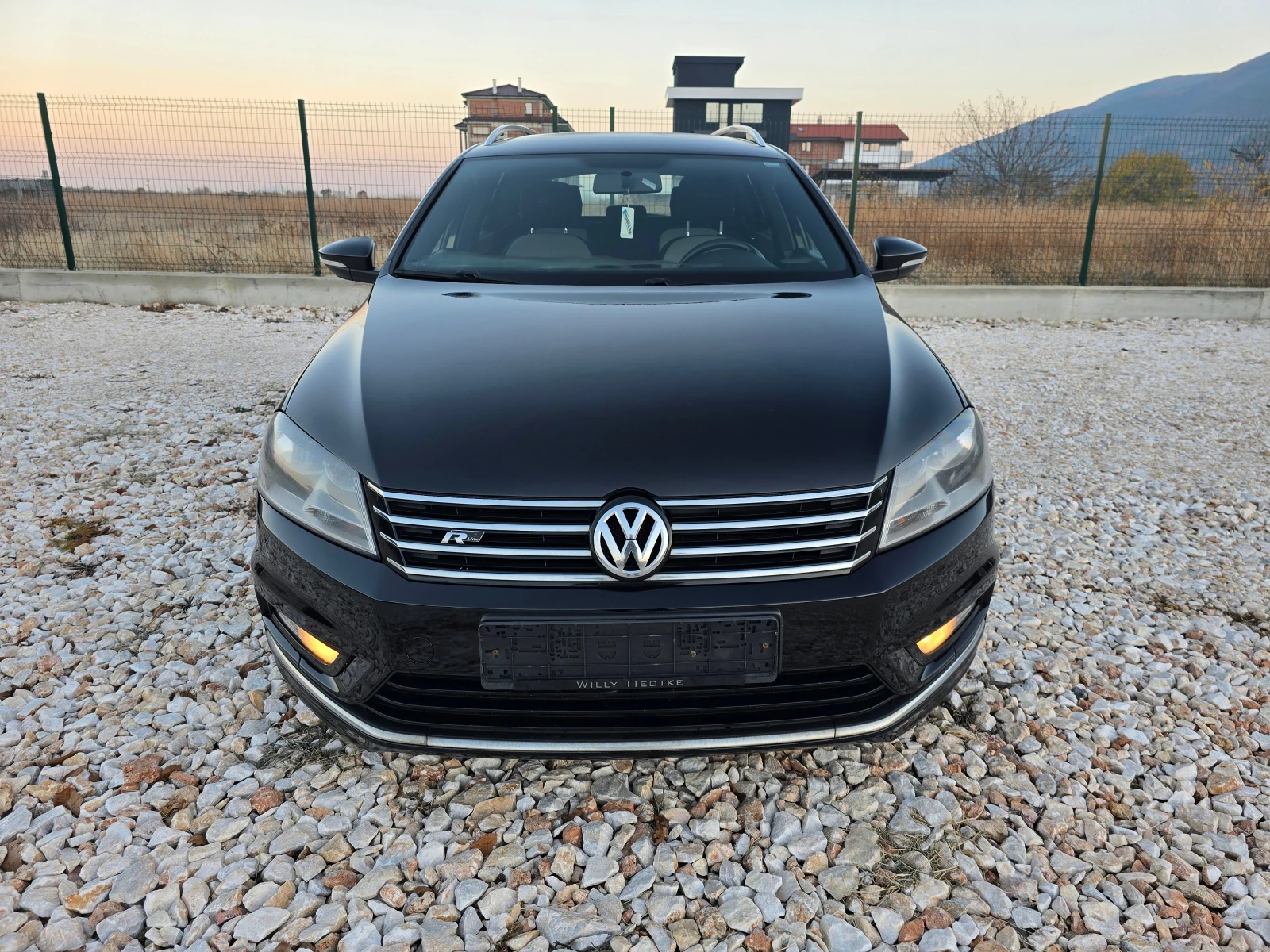 VW Passat 2.0TDI R-LINE - изображение 6