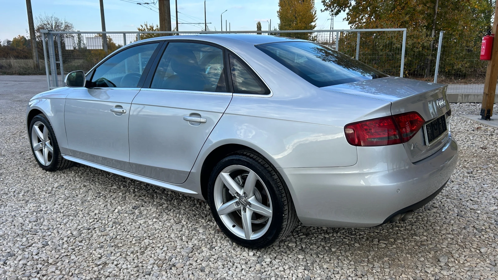 Audi A4 2.0TDI-143к.с.-BANG&OLUFSEN - изображение 4