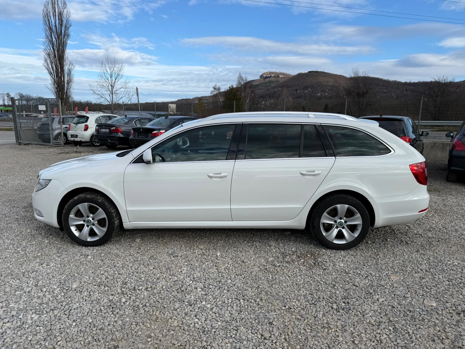 Skoda Superb 2.0TDI-140PS-DSG-4X4 - изображение 8