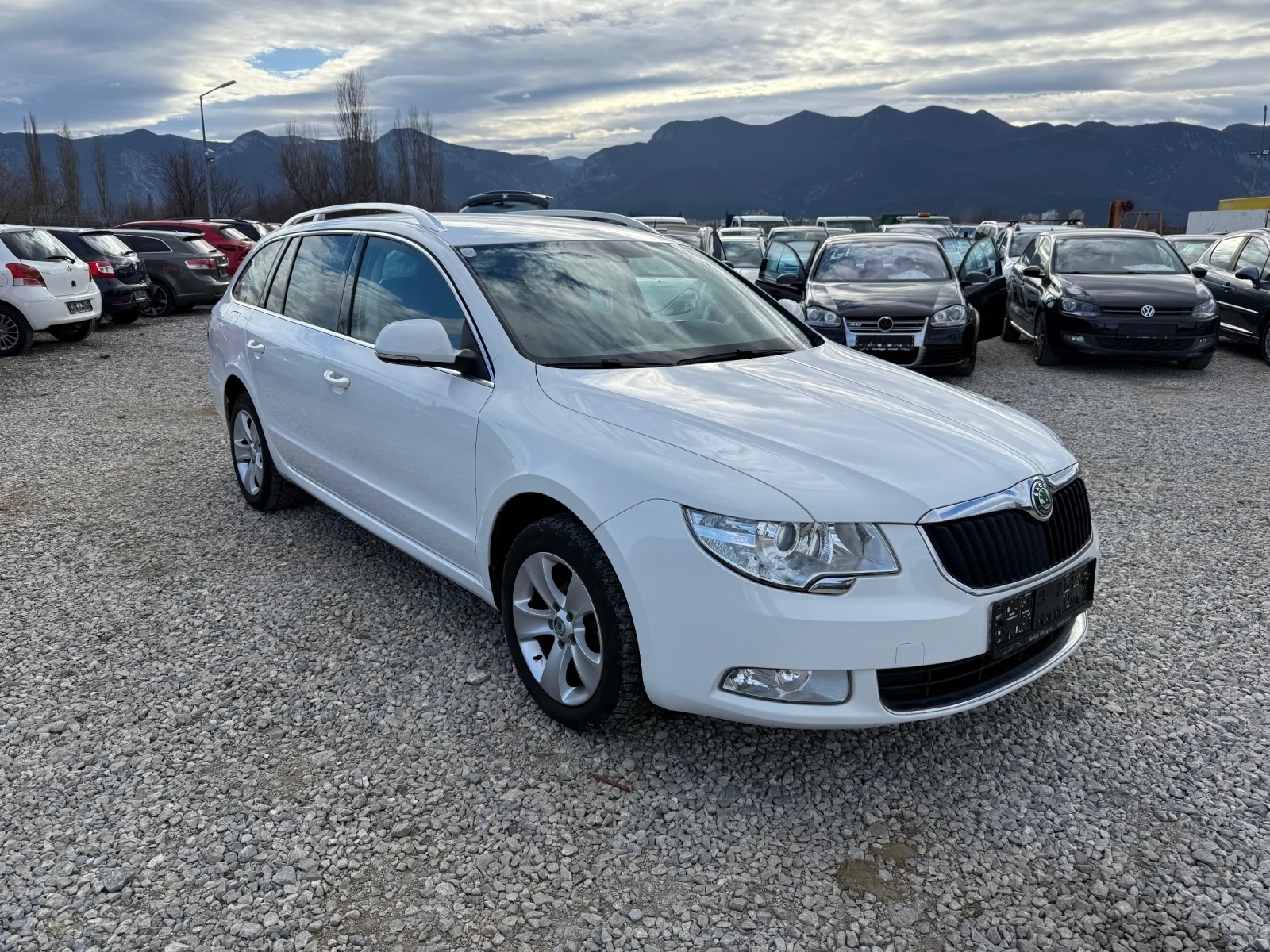 Skoda Superb 2.0TDI-140PS-DSG-4X4 - изображение 3