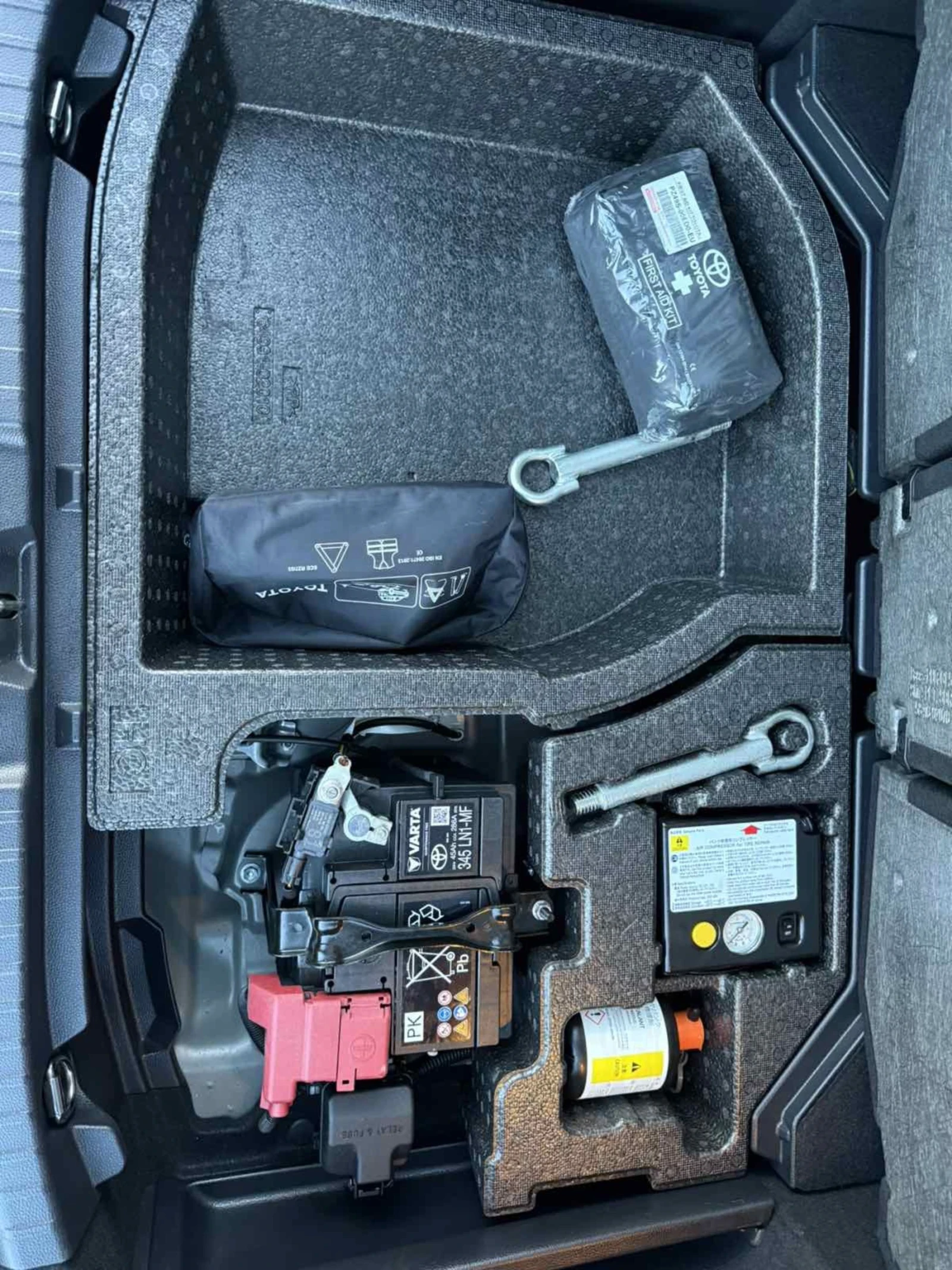 Toyota Corolla HYBRID 67000  BiTone | Mobile.bg   15