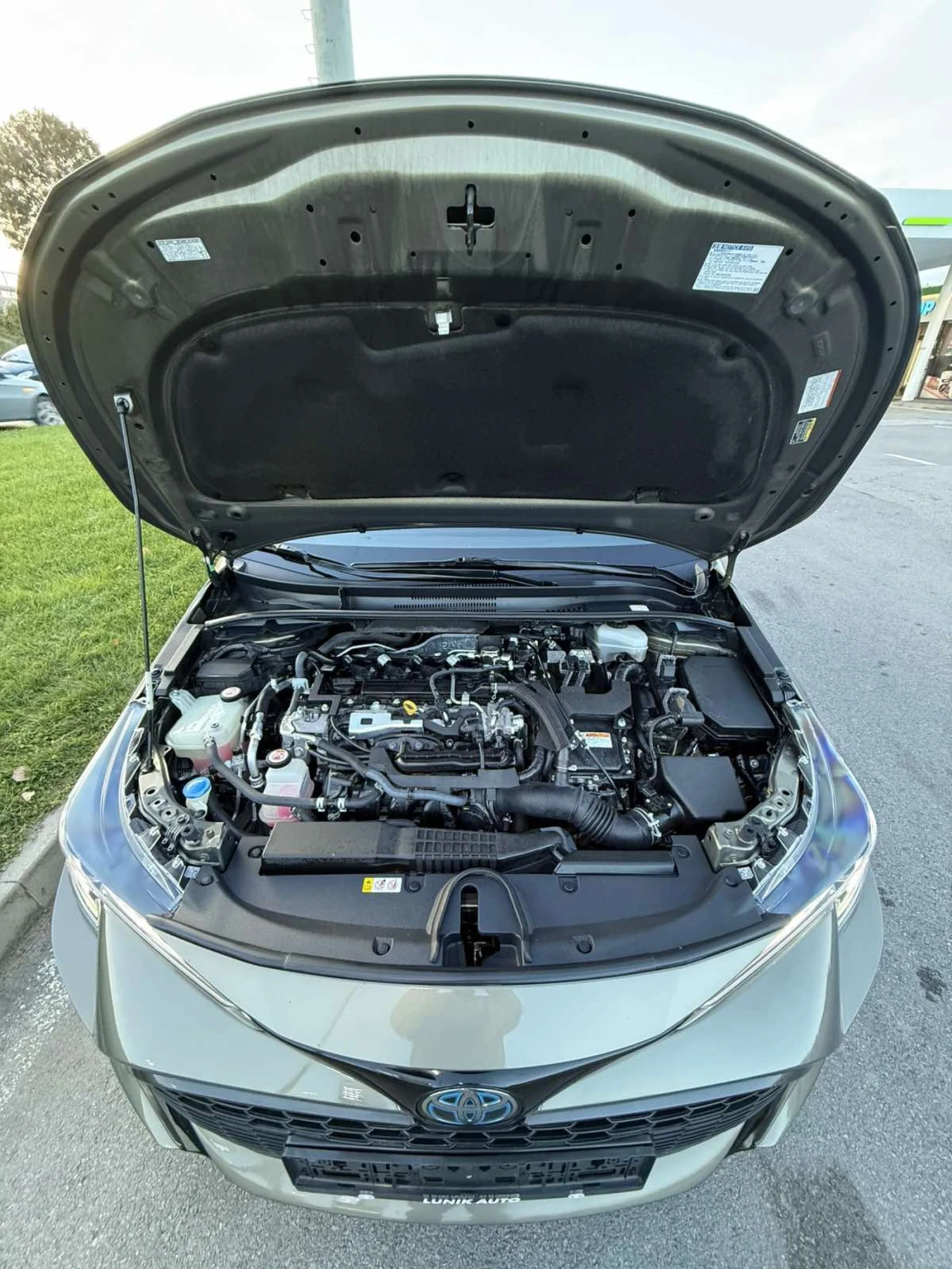 Toyota Corolla HYBRID 67000  BiTone | Mobile.bg   14