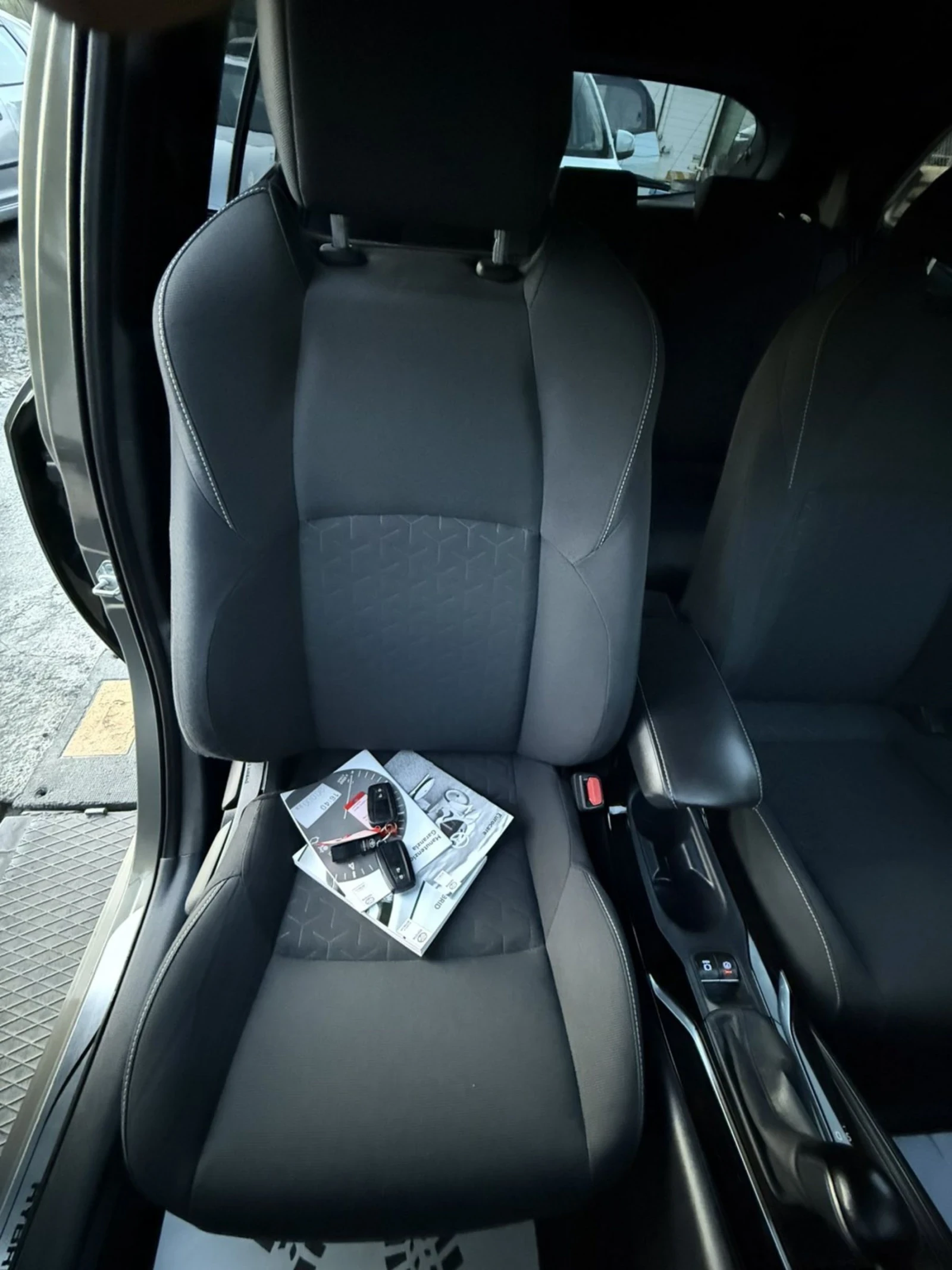 Toyota Corolla HYBRID 67000  BiTone | Mobile.bg   11