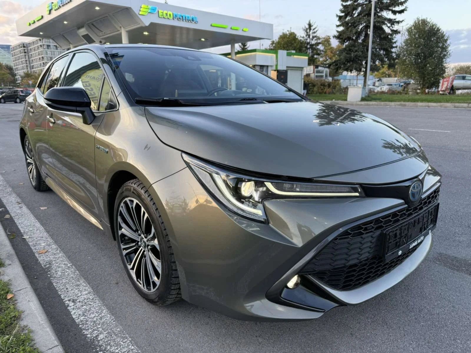 Toyota Corolla HYBRID 67000  BiTone - изображение 2