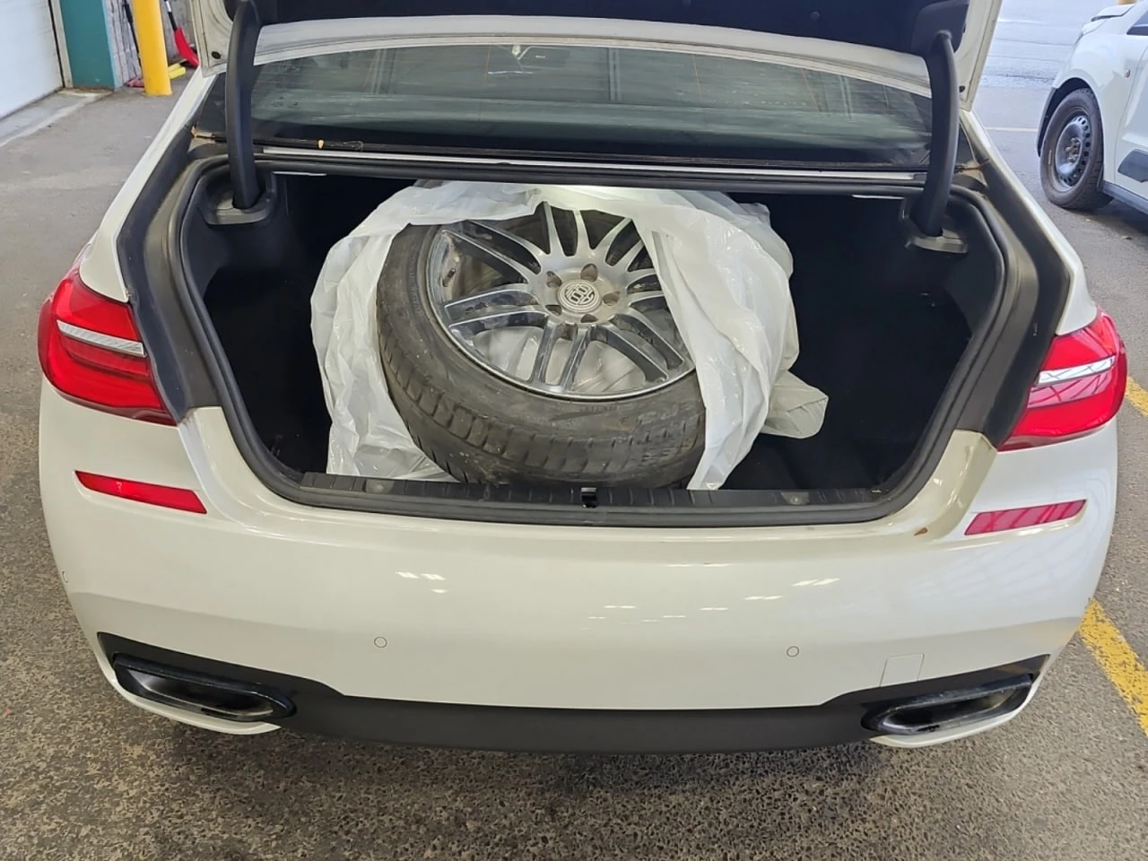 BMW 750 *  *    *   *  | Mobile.bg   13