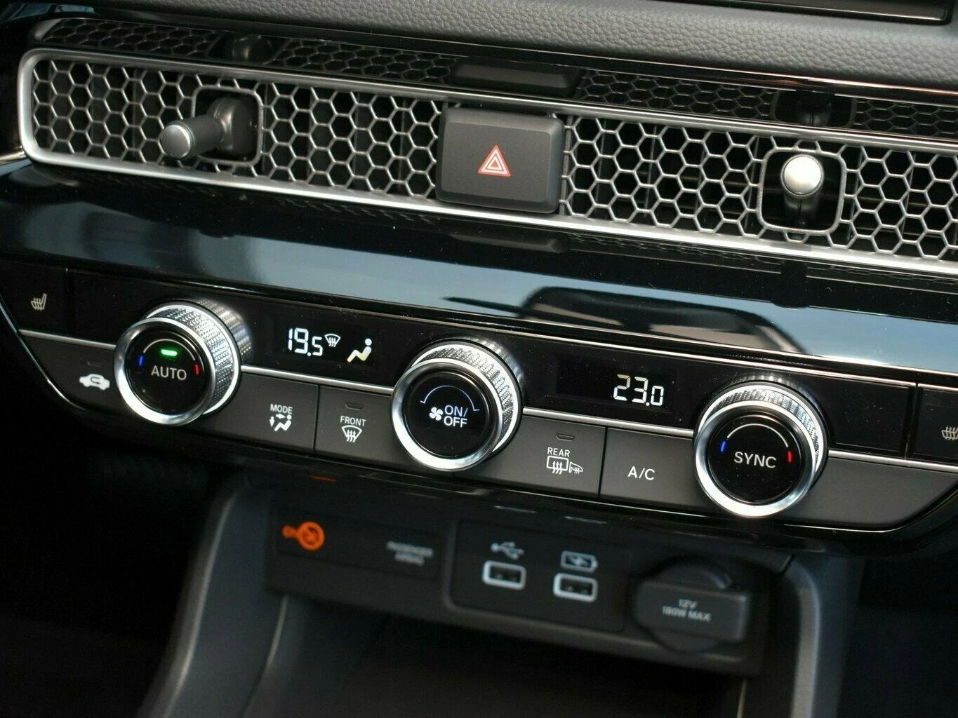 Honda Civic HEV* ELEGANCE* LED* DISTR* CARPLAY*  - изображение 6