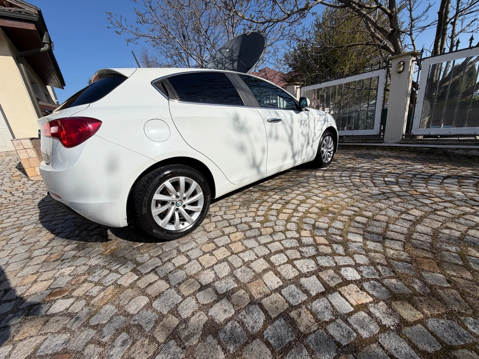 Alfa Romeo Giulietta, снимка 10 - Автомобили и джипове - 53810511