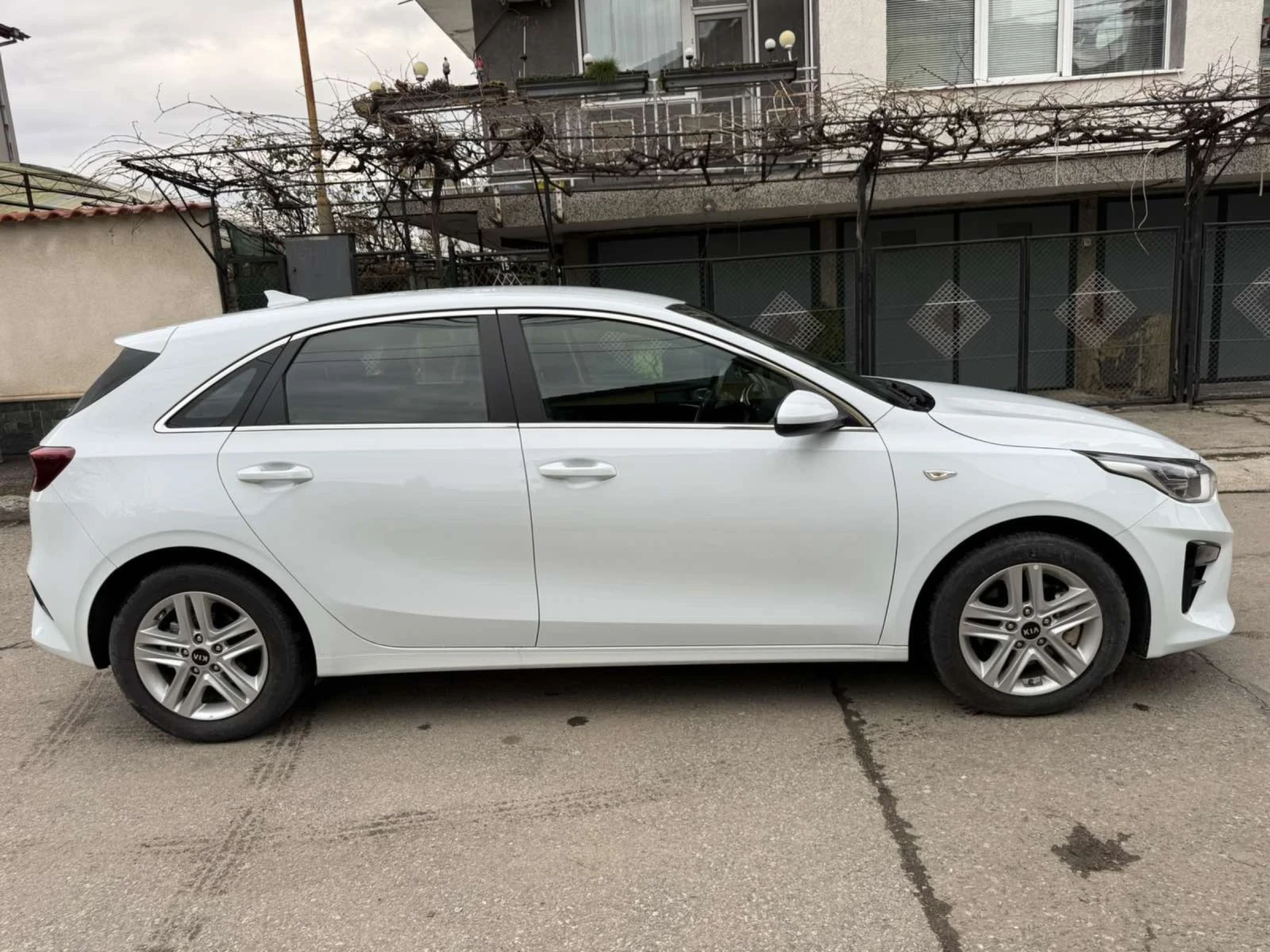 Kia Ceed 1.6 Tdi Германиа, снимка 13 - Автомобили и джипове - 53852514