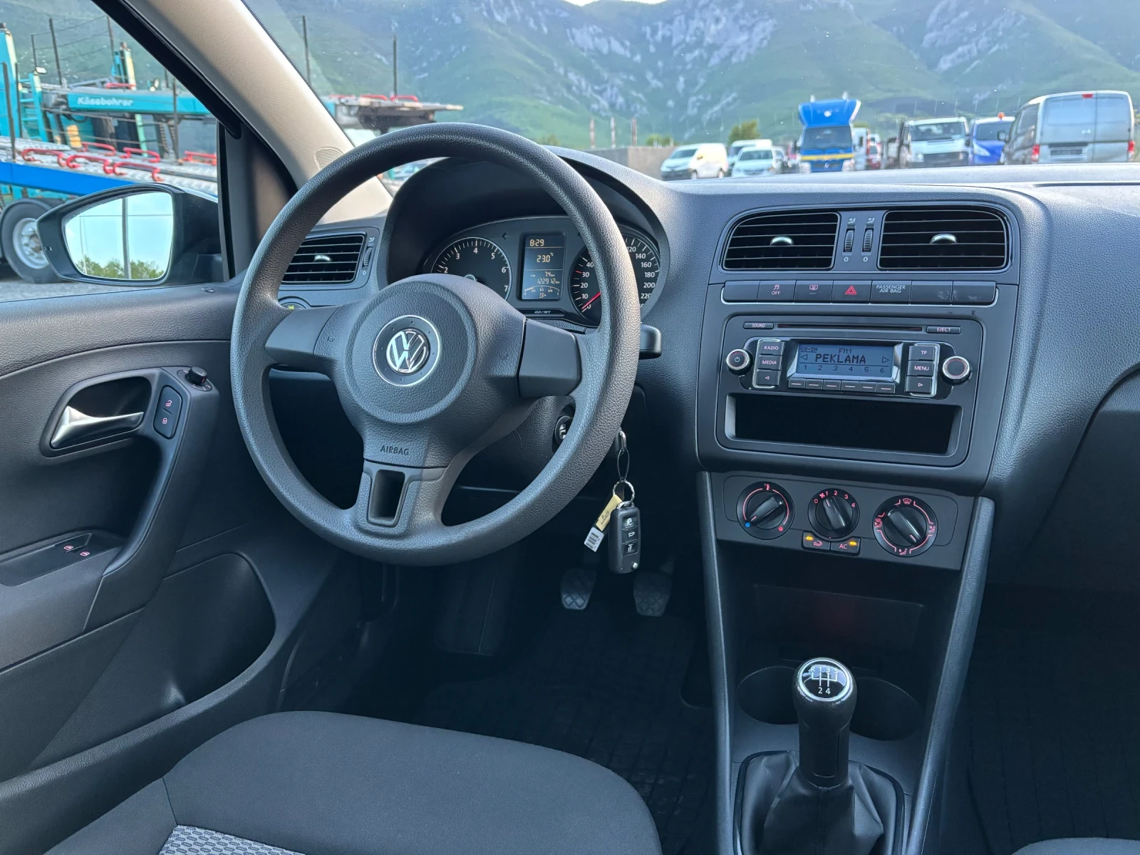 VW Polo, снимка 13 - Автомобили и джипове - 54370733