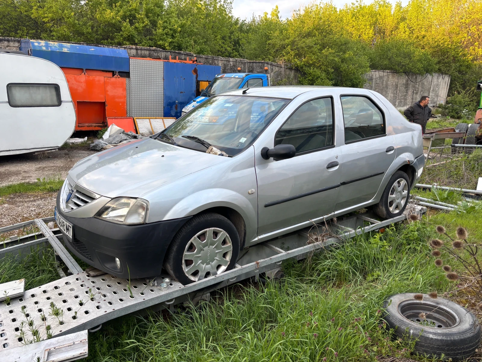 Dacia Logan, снимка 2 - Автомобили и джипове - 54395395