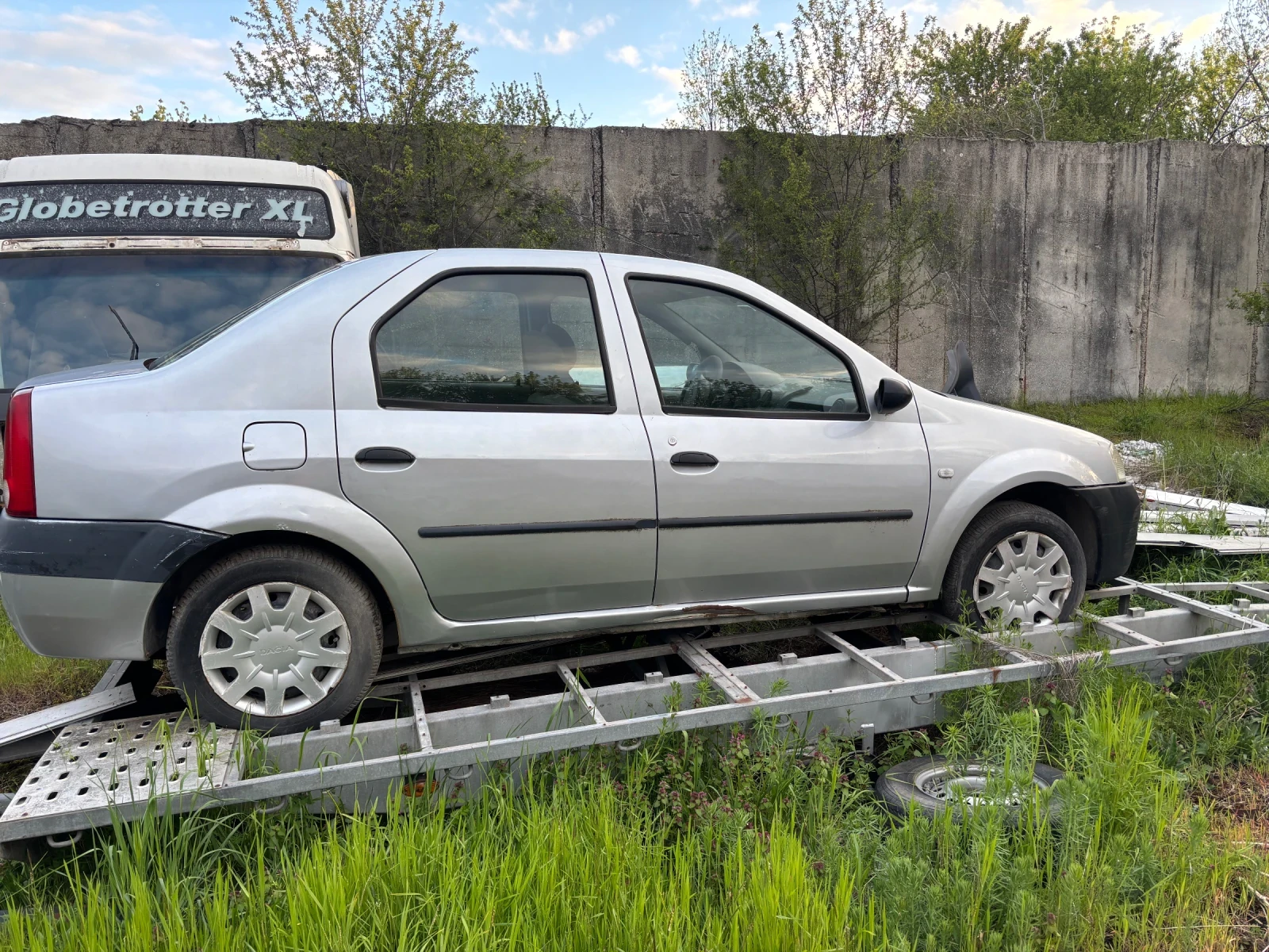 Dacia Logan, снимка 3 - Автомобили и джипове - 54395395
