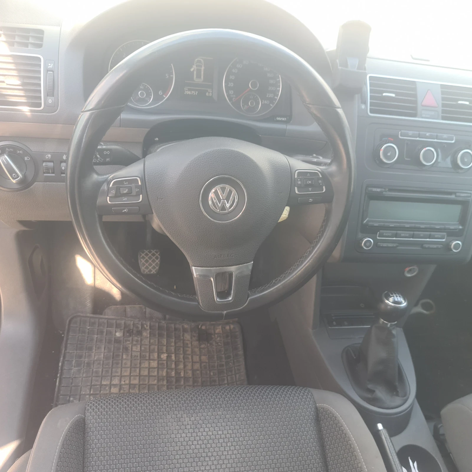 VW Touran, снимка 10 - Автомобили и джипове - 54809548