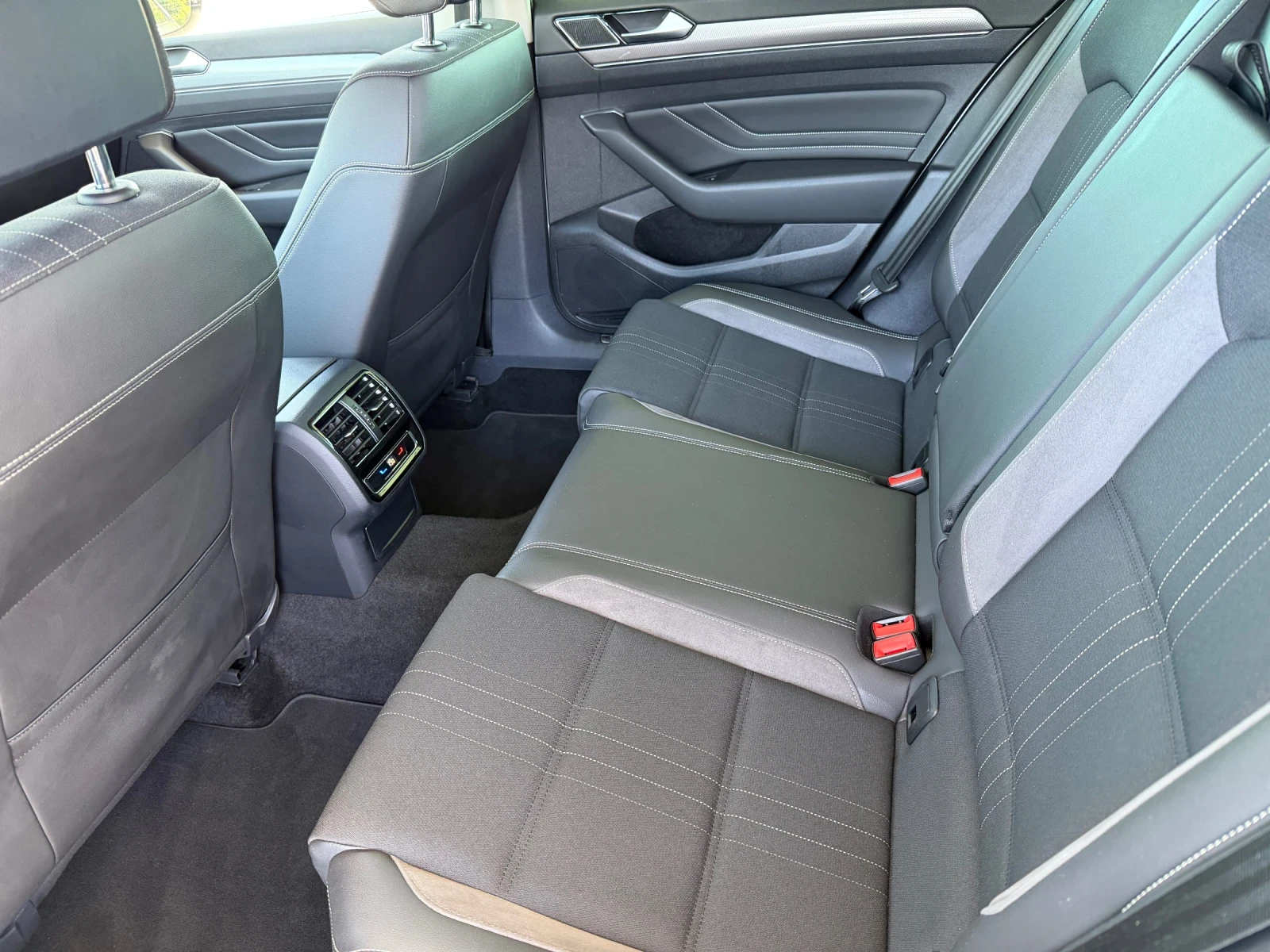 VW Passat 2.0TDI Alltrack Швейцария 200к.с., снимка 13 - Автомобили и джипове - 55248828