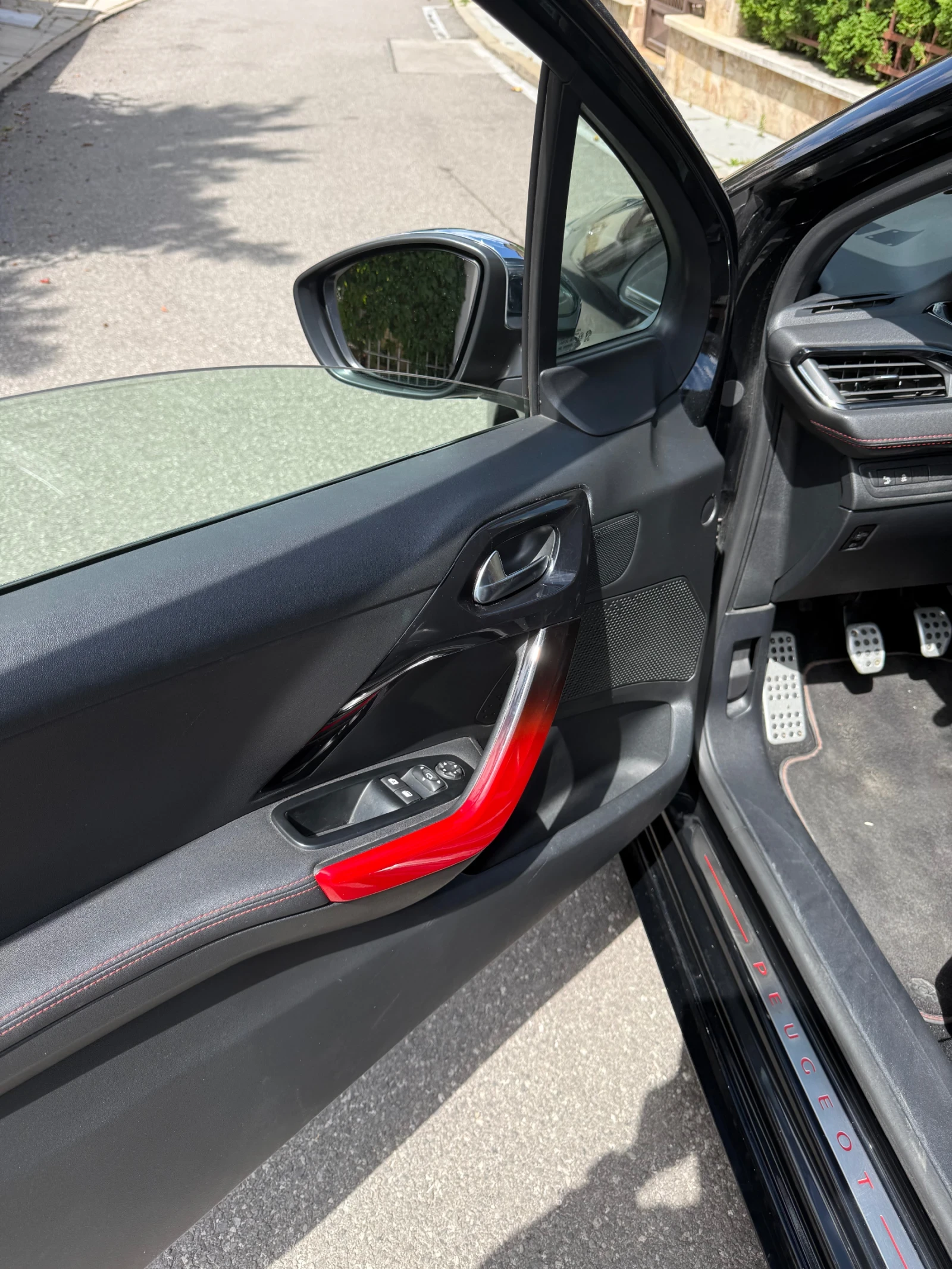 Peugeot 208 GTI 200 �.�. | Mobile.bg � ����������� 11