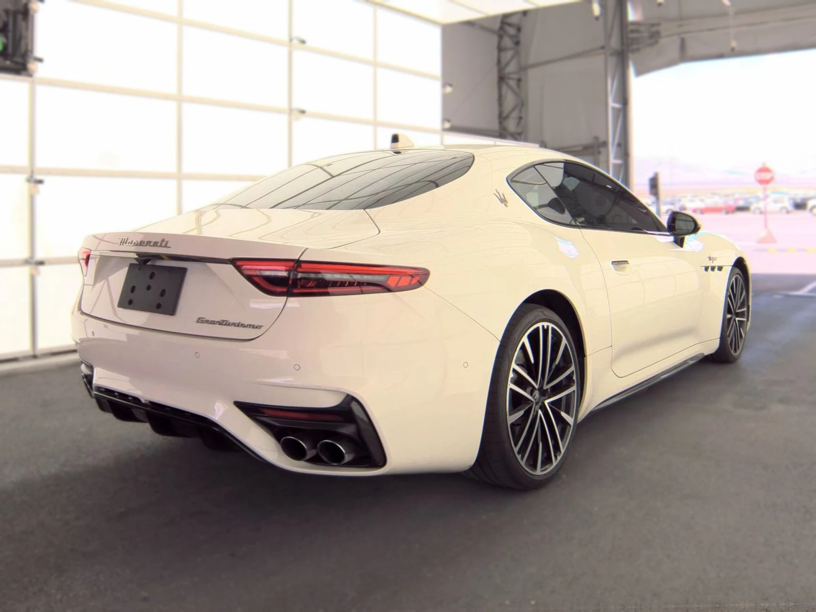 Maserati GranTurismo Trofeo, снимка 4 - Автомобили и джипове - 55907612