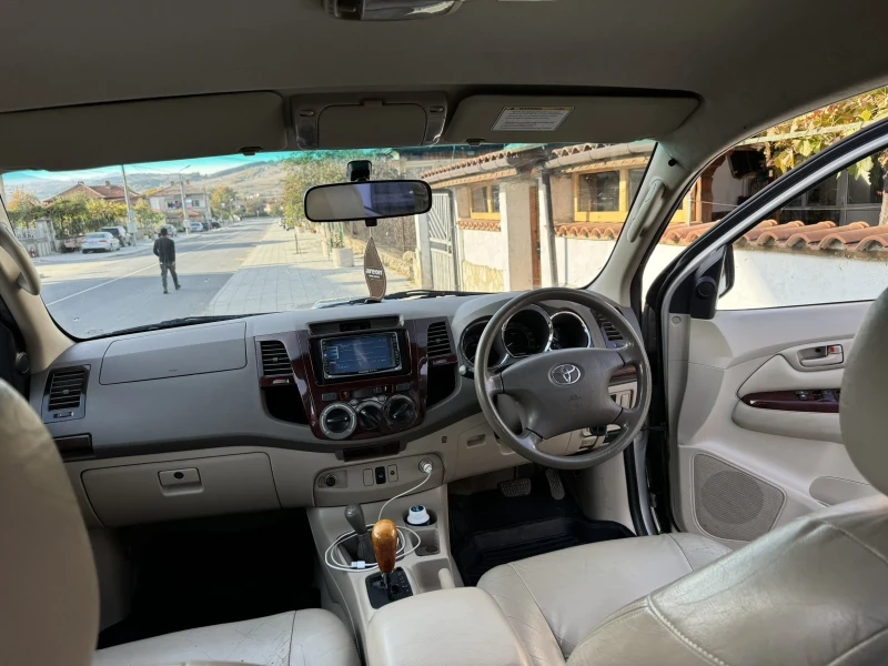 Toyota Hilux 3.0, снимка 14 - Автомобили и джипове - 47767815