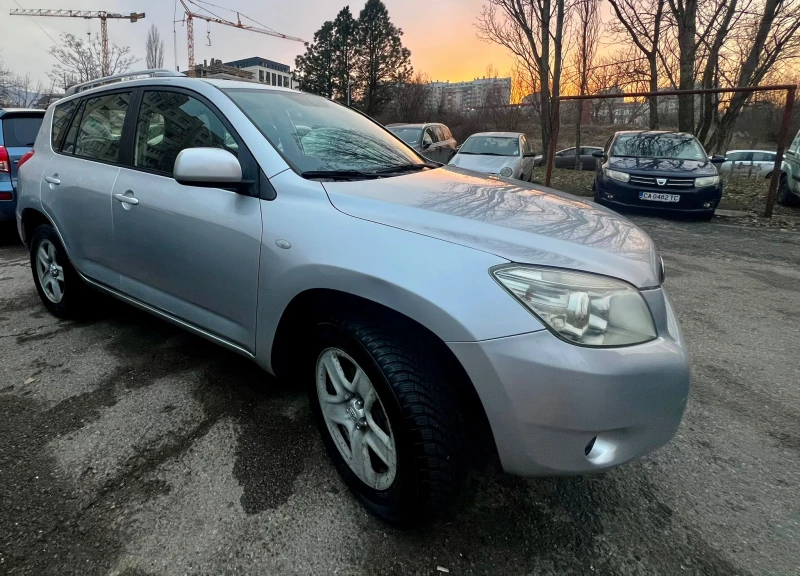 Toyota Rav4, снимка 9 - Автомобили и джипове - 53269591
