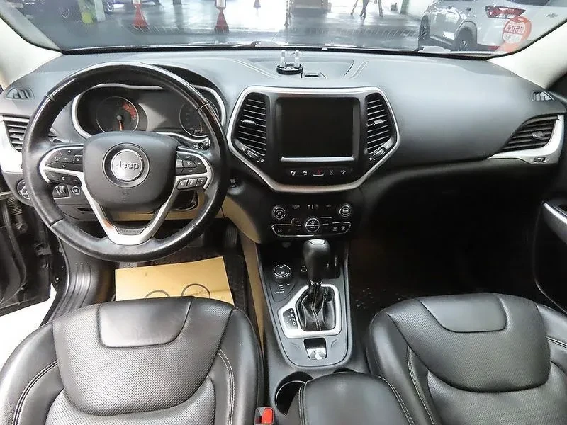 Jeep Cherokee  2.2 Diesel Limited 4Wd, снимка 6 - Автомобили и джипове - 56354259