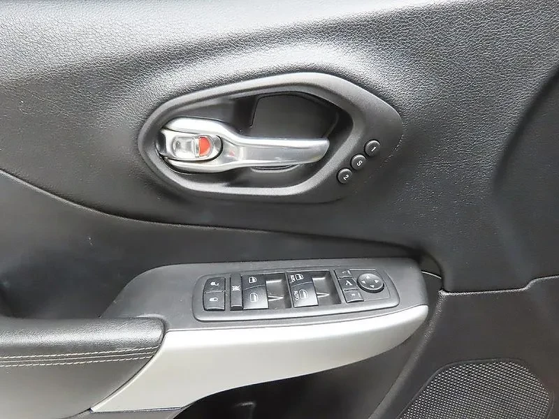 Jeep Cherokee  2.2 Diesel Limited 4Wd, снимка 12 - Автомобили и джипове - 56354259