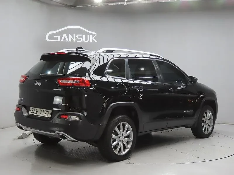 Jeep Cherokee  2.2 Diesel Limited 4Wd, снимка 4 - Автомобили и джипове - 56354259