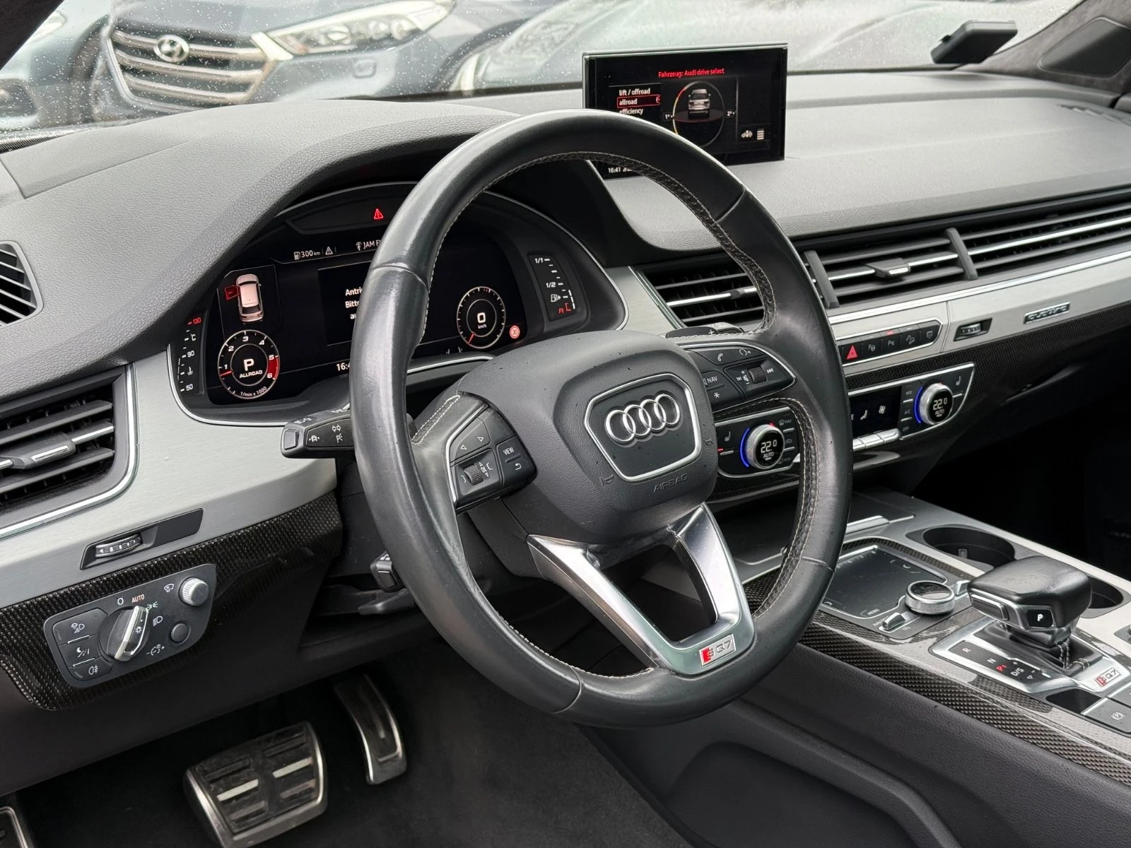 Audi SQ7 QUATTRO/435HP/MATRIX/HUD/7SEATS/PANO/360/108d - изображение 10