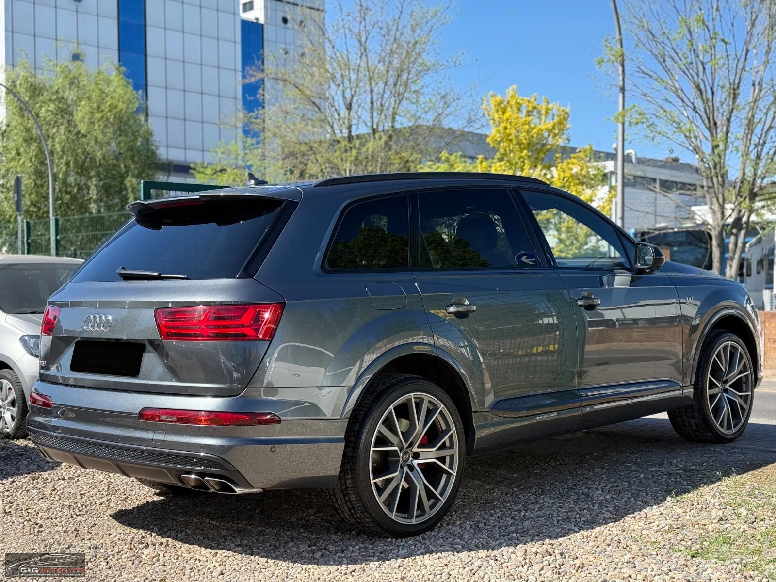 Audi SQ7 QUATTRO/435HP/MATRIX/HUD/7SEATS/PANO/360/108d - изображение 4