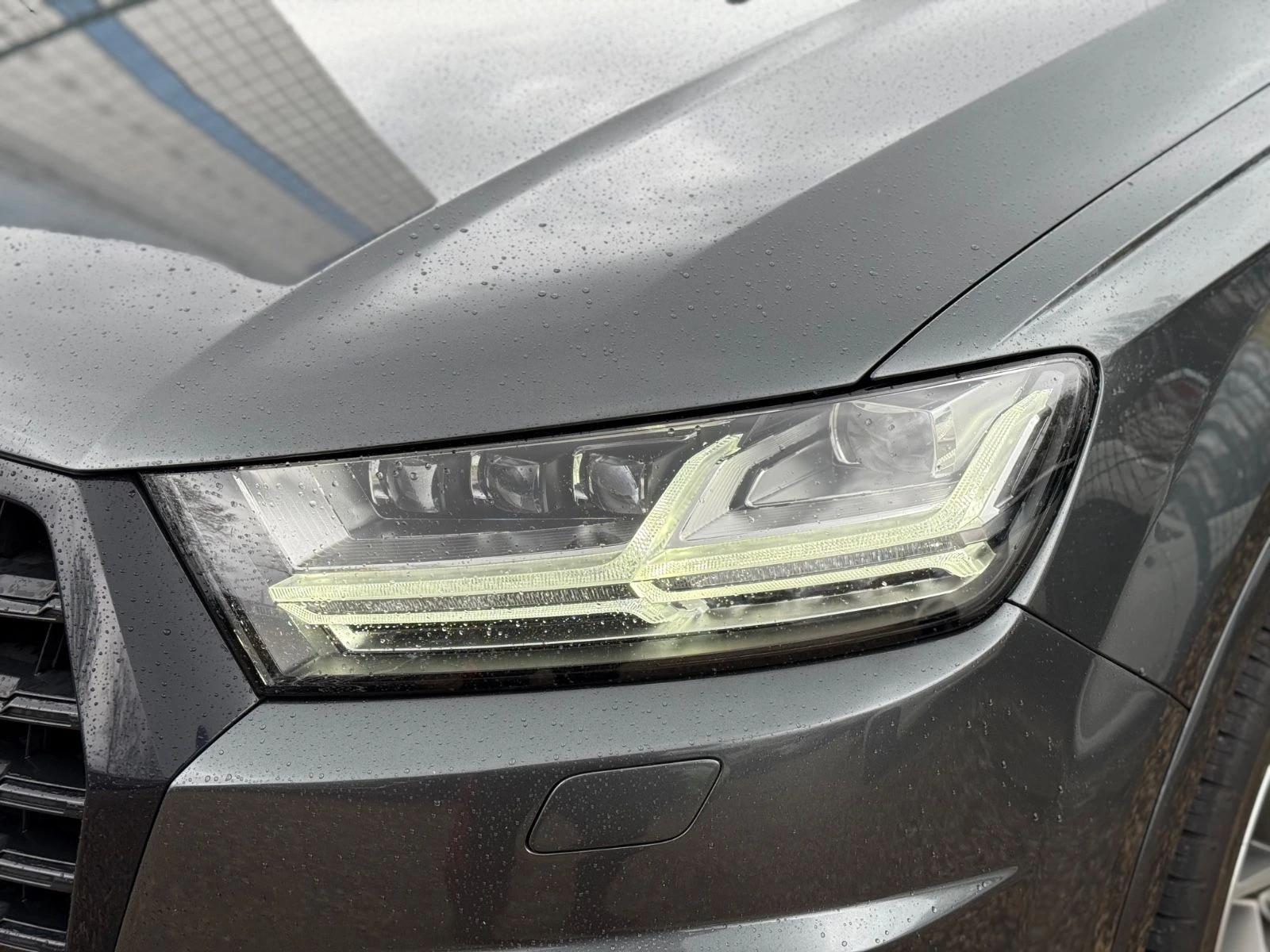 Audi SQ7 QUATTRO/435HP/MATRIX/HUD/7SEATS/PANO/360/108d - изображение 9