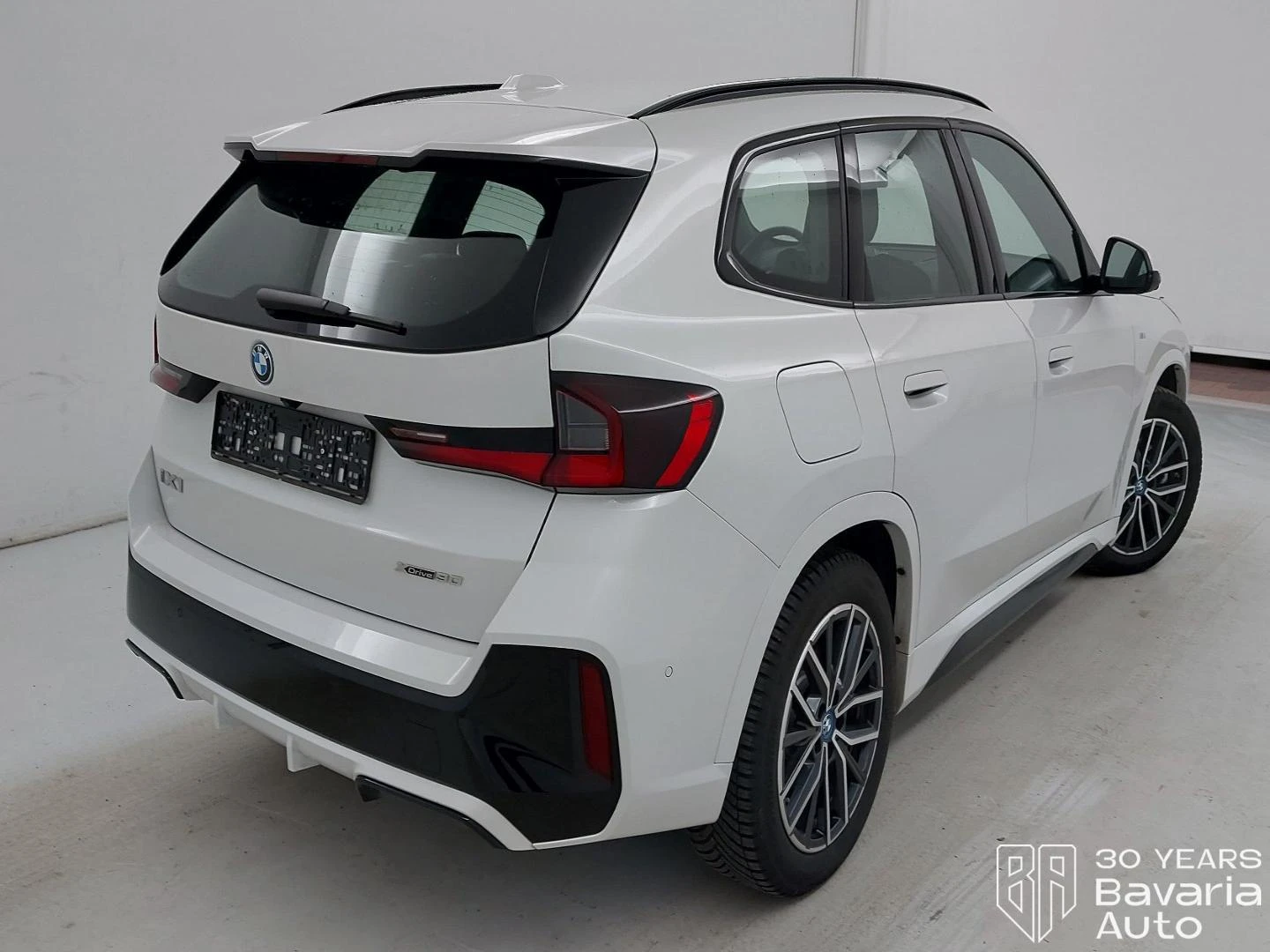 BMW iX1 30 xDrive M Sport Paket, снимка 3 - Автомобили и джипове - 53998750