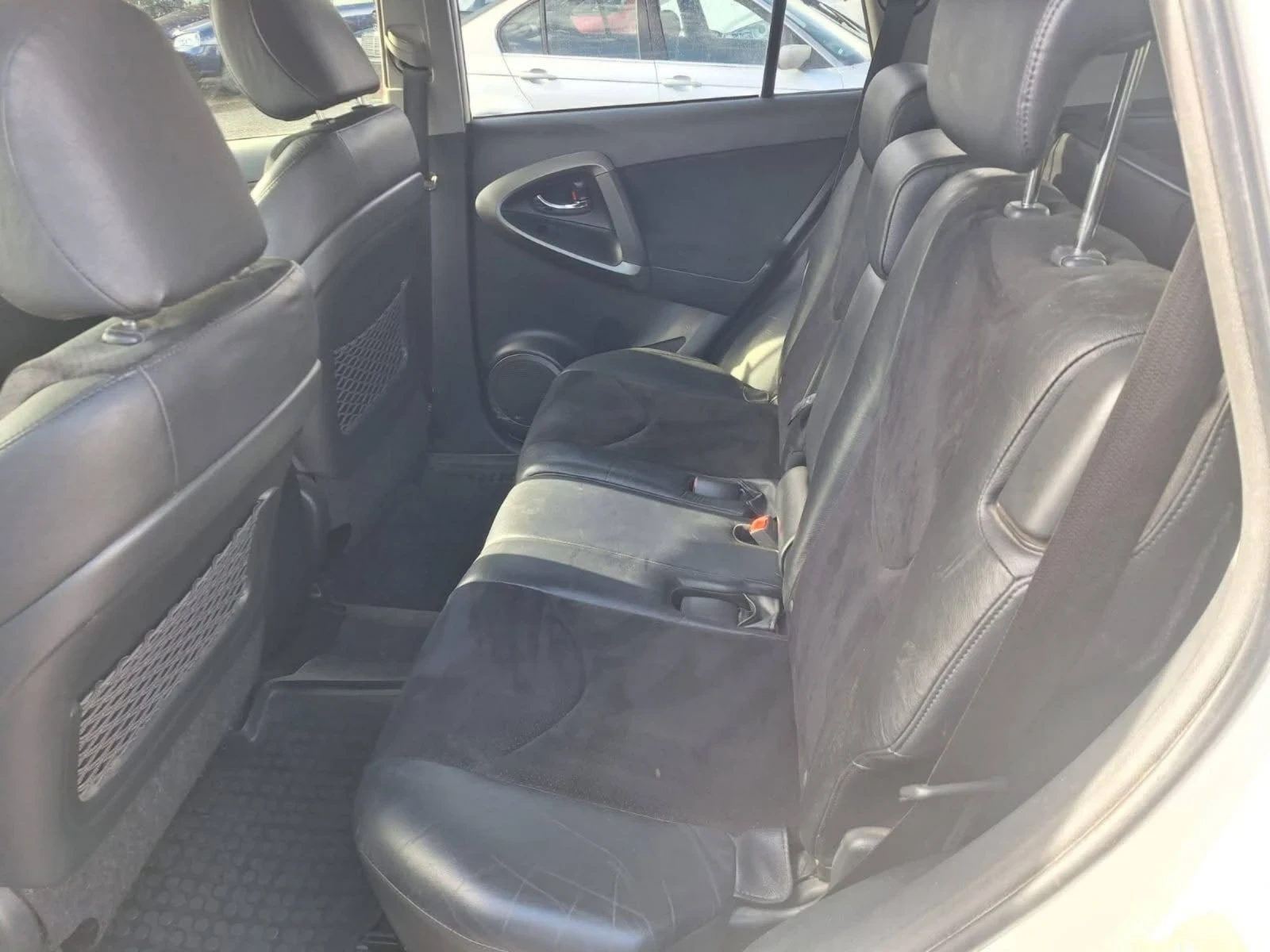 Toyota Rav4, снимка 11 - Автомобили и джипове - 54395574