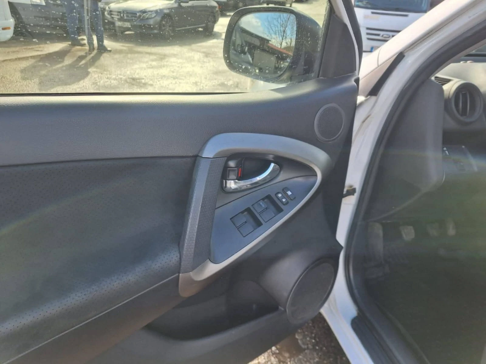 Toyota Rav4, снимка 10 - Автомобили и джипове - 54395574