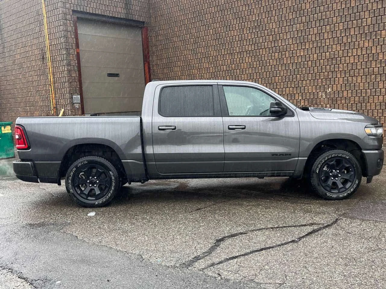Dodge RAM 1500  Sport /Harman Kardon/CAMERA/CARFAX/АВТОКРЕДИТ, снимка 3 - Автомобили и джипове - 54589355