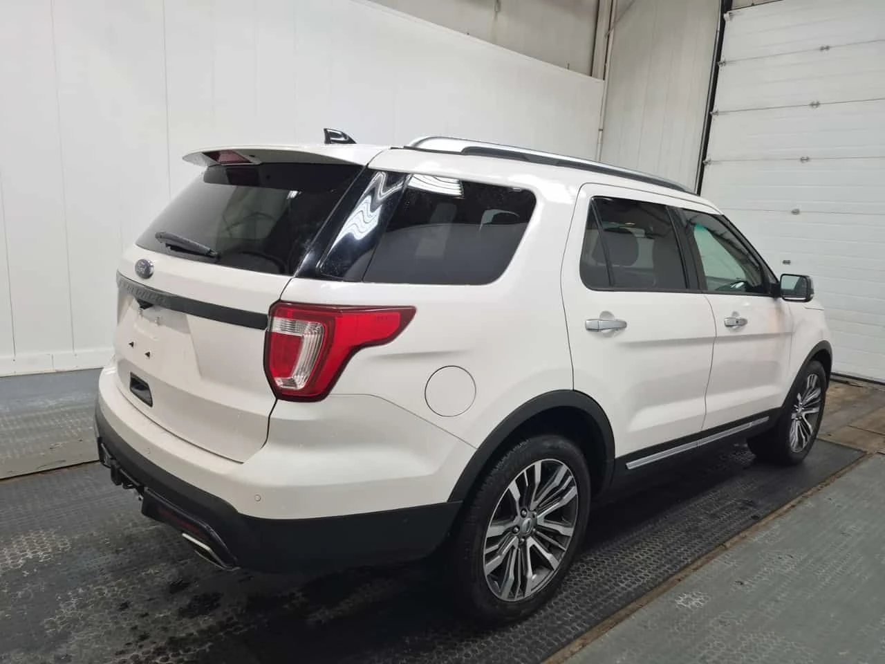 Ford Explorer * Platinum * АВТОКРЕДИТ * ОТ ПРЕДСТАВИТЕЛСТВО , снимка 4 - Автомобили и джипове - 54878950